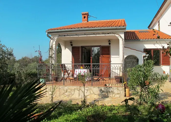 Holiday Home Ema - Pul418 By Interhome