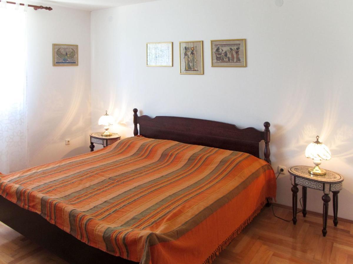 Ema - Pul418 By Interhome